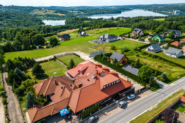 Panorama okolicy z Jeziorem Dobczyckim – Hotel Stara Kuźnia w Kornatce koło Dobczyc