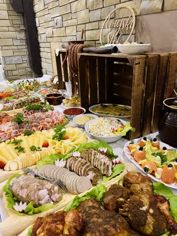 Zimna płyta i przekąski na przyjęcie – Restauracja Stara Kuźnia w Kornatce koło Dobczyc