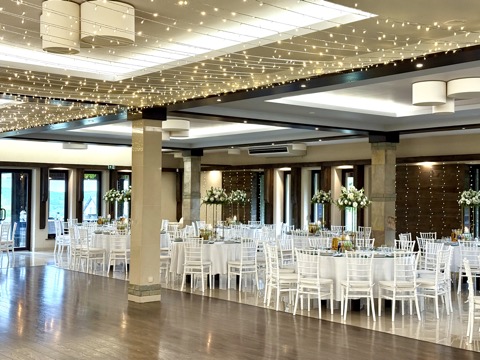 Stół z przekąskami i wędlinami na przyjęcie – Restauracja Stara Kuźnia w Kornatce koło Dobczyc